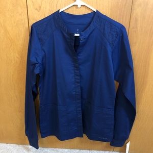 NWT Vera Bradley scrub top.